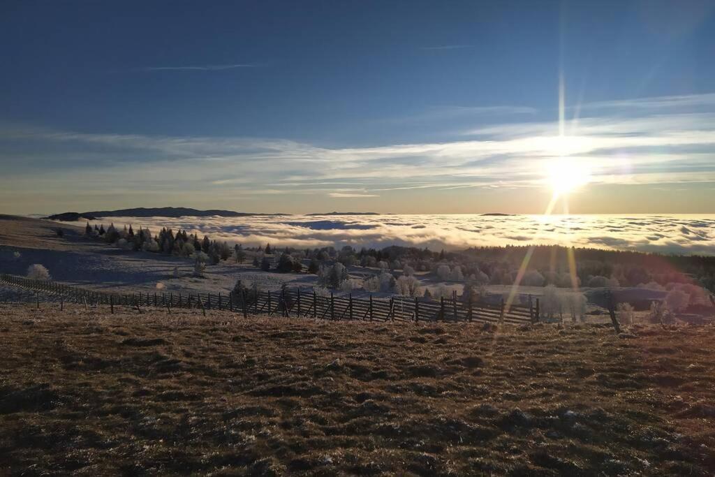 Gite Du Fourperet-Parc Naturel Du Haut-Jura Longevilles-Mont-d'Or Luaran gambar